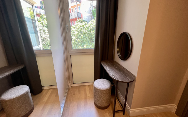 Weingart Suites Hotel