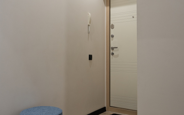 Апартаменты улучшенные в новом доме с качелей