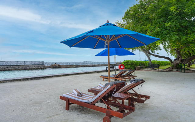 Hulhule Island Hotel