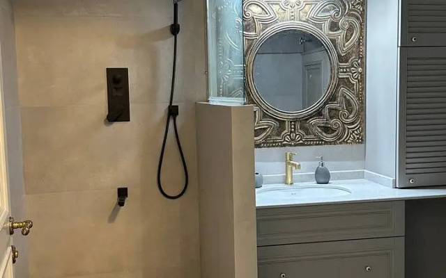 Dizaynerskie Dvukhkomnatnyje Ryadom S Tsentrom Goroda Apartments
