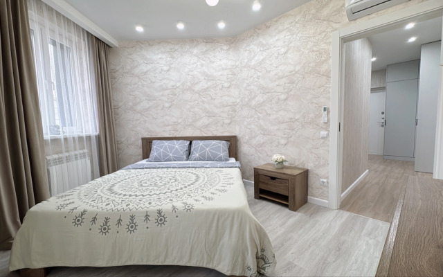 Dvuhkomnatnye  Morskaya Simfonya-2, s vannoj , s vidom na bassejn dlya bol'shoj sem'i Apartament