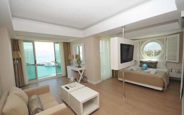 Alesta Yacht Hotel