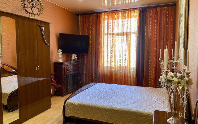 Bolshaya Dvukhkomnatnaya Na Lenina 18 Flat