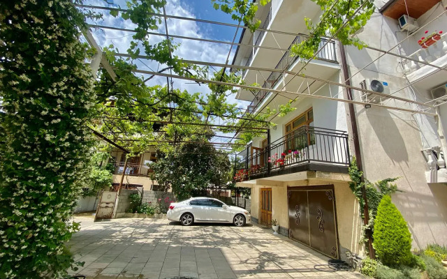 Guest house U Daryi
