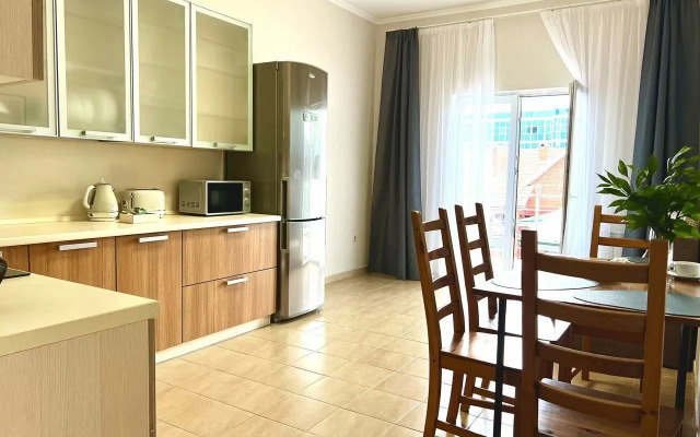 Na Internatsionalnoy Ulitsa 3/1 Flat
