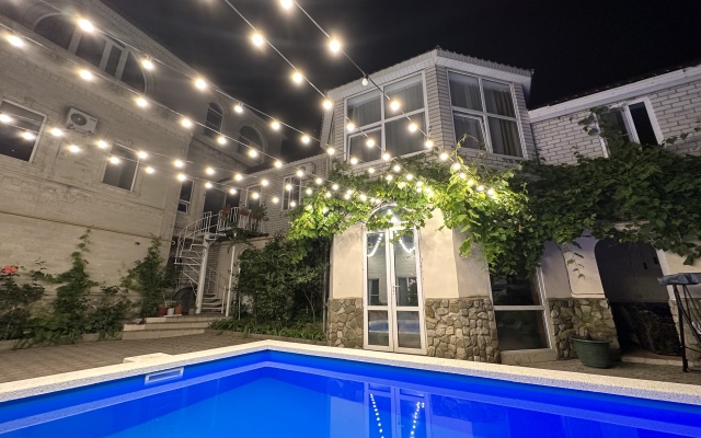 Come Inn na Klenovoy Guest House