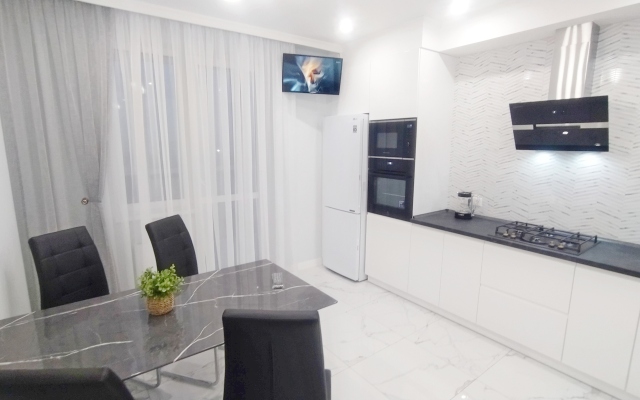 2-h komnatniye Lyuks V Tsentre Novyij Dom Apartments, 75 m2