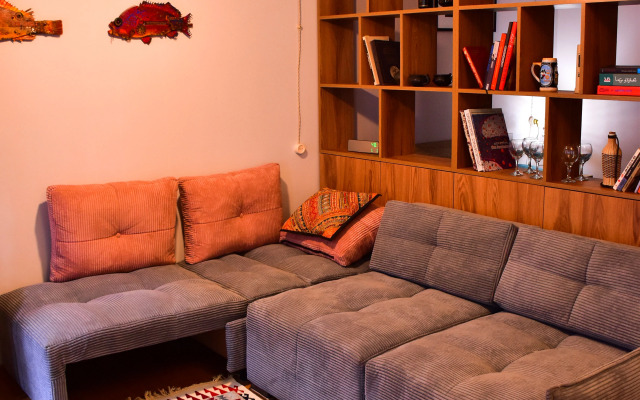 Dom Bibliotekarya s Balkonom Flat