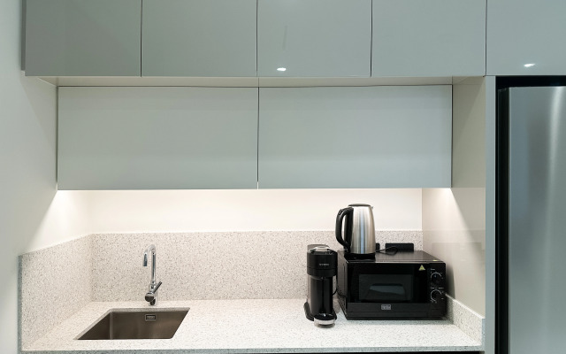 Апартаменты Keyrock Living Seaview Stay at Emaar Beachfront