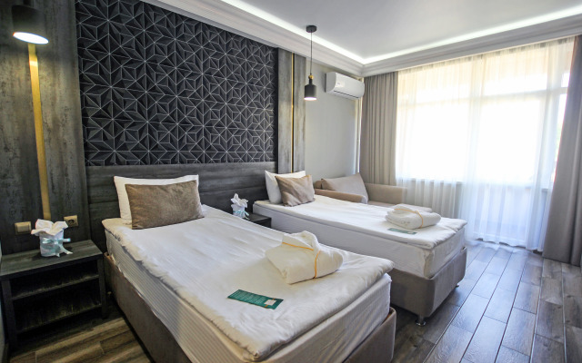 Aura Hotel