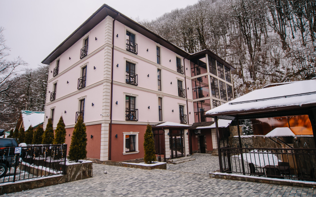 Troyka Apartments