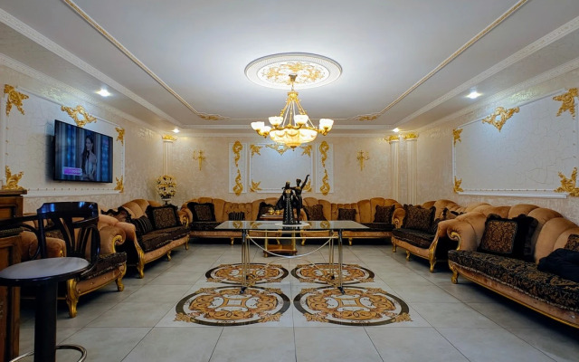 Отель Golden House