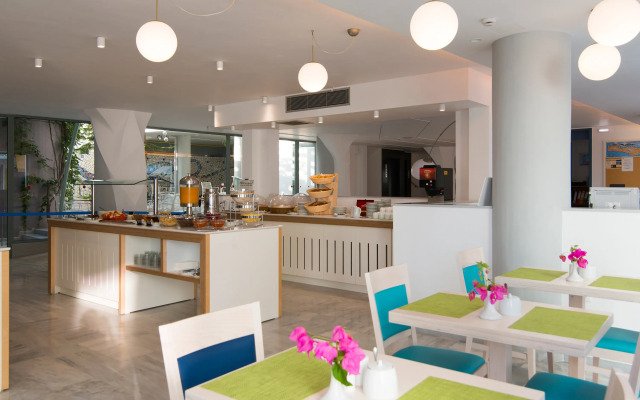 Alia Beach Hotel