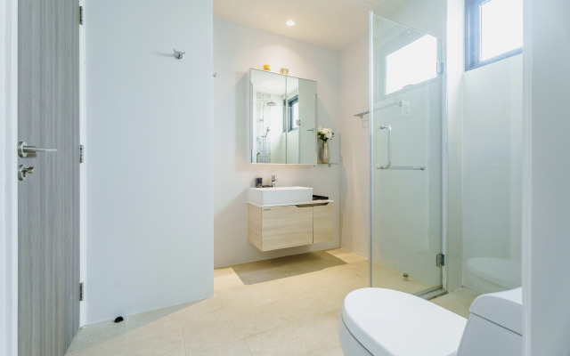 Diamond 2Br  Deluxe Poolside Condo Apartments