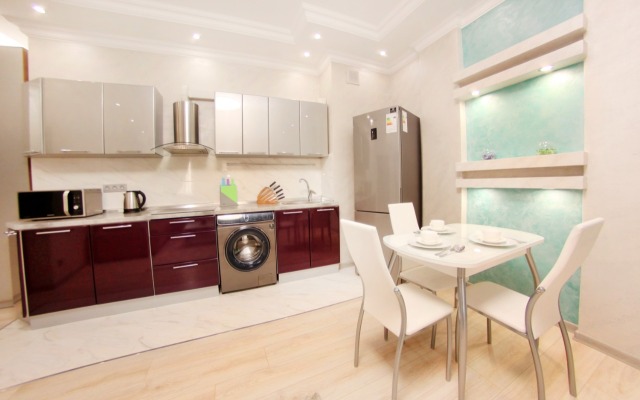 Dvukhkomnatnye Ryadom S Parkom Pervogo Prezidenta Apartments
