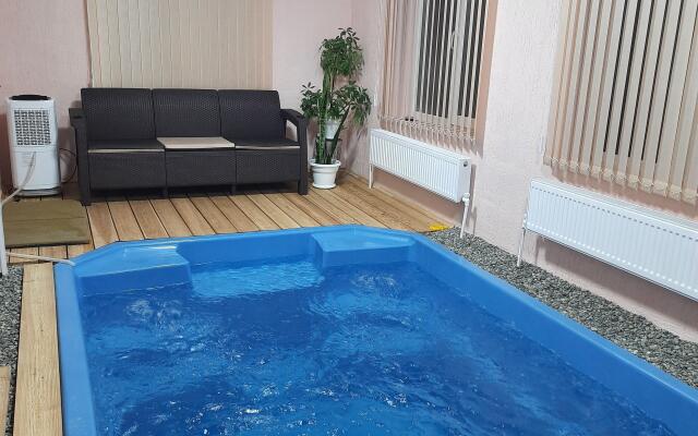 Vila Liza s Transferom k Podemnikam Guest House