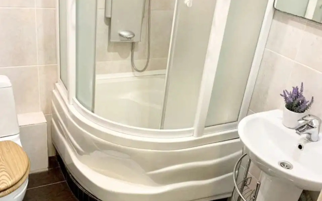 Апартаменты в центе Тюмени, Гелерея Вояж, Гор Сад