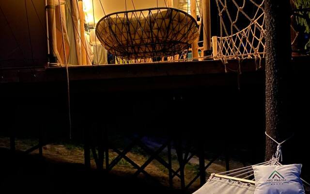 Les Ryadom Glamping
