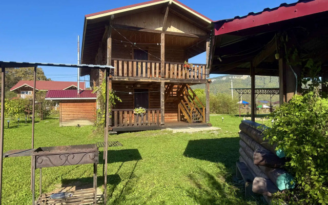 Thach from Travel Hotels Entourage