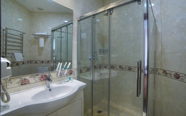 Grand Voyage Hotel