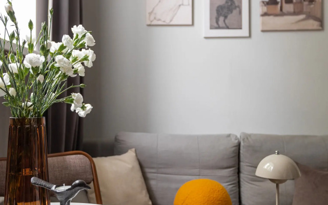 Stilnye Dvukhurovnevye S Besplatnoy Parkovkoy I Parkom Apartment