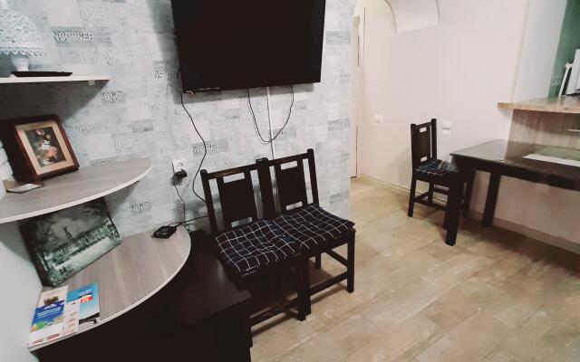 Trekhkomnatnaya Kvartira V Tsentre Na Poptsova