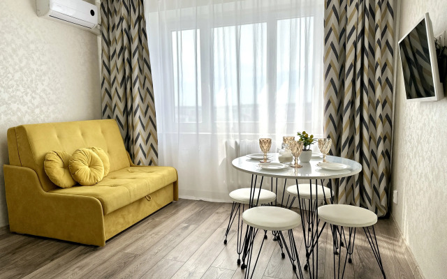 Eustoma, Ryadom s TTS Kristall Apartments