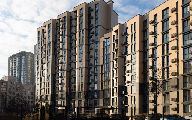Black & White V Elitnom Zakrytom ZHK Komfort Park Apartments