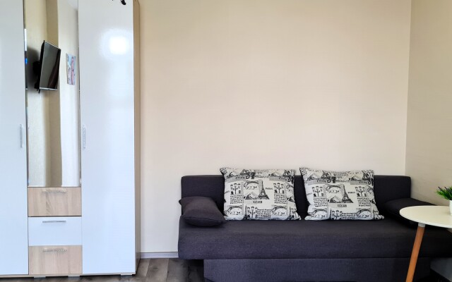 V 2 Minutakh Ot Verkhnego Ozera Flat