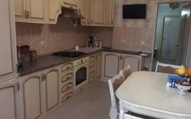 Na Lakoba Apartments