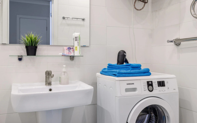 Апартаменты Полулюкс с Балконом и Красивым Видом Юг-Апарт