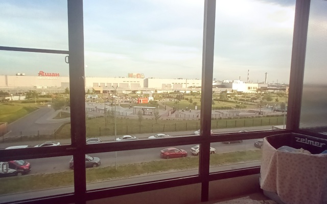 U Tyomycha Mega Dybenko Flat
