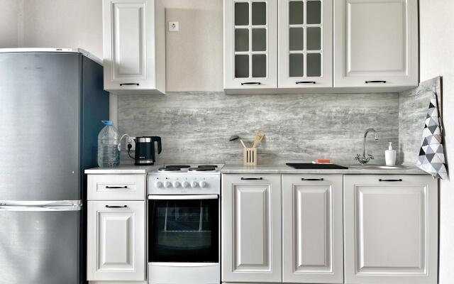 Yelena Ozerki Flat