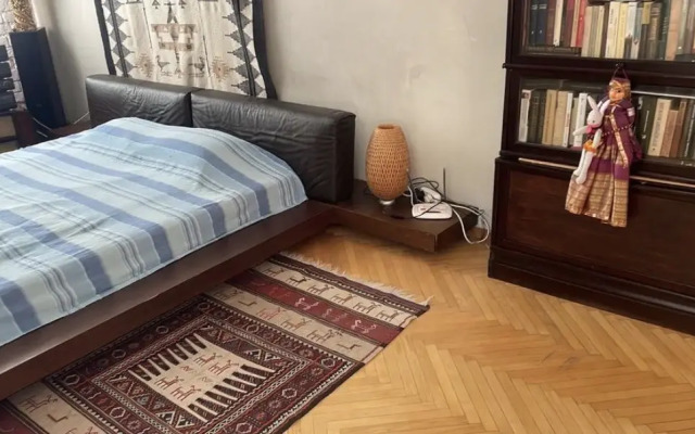 Квартира Тихая Уютная Писательская Студия в Центре Города