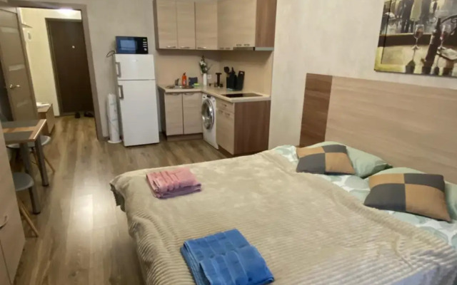 Studiya s balkonom 444 Apartments