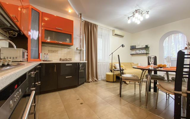 Stilnaya Kvartira Vozle Komsomolskogo Parka By Sutki26 Apartments