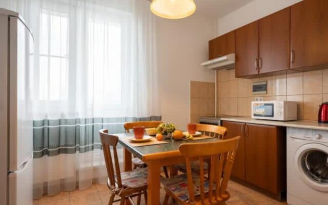 na Prazhskoy - 9 Apartments
