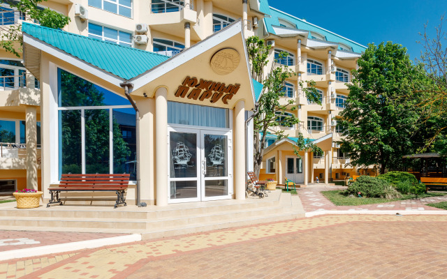 Yuzhnyij Parus Resort Hotel