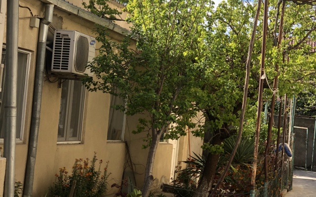 Vazi Guest House