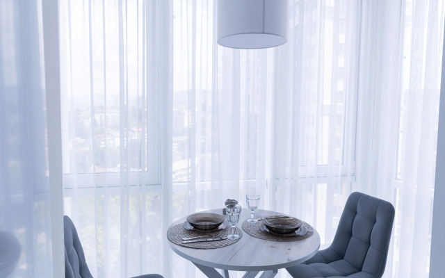 Апартаменты-студия 30 кв.м. с двуспальным диваном и панорамными окнами, 2 этаж