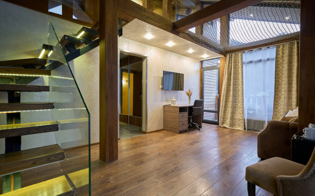 Wood House Hotel