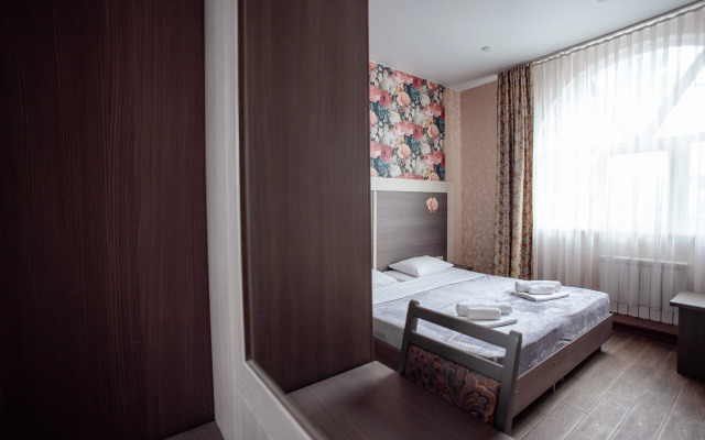 Rich Hotel