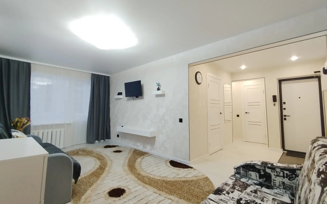 Dvukhkomnatnye novye v tsentre Apartments