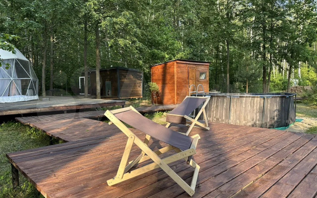 V Lesu Glamping