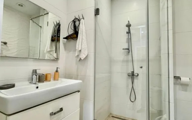 Na Tavricheskoy 7k2 Flat