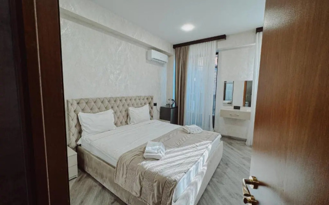 Royal Renaissance Hotel