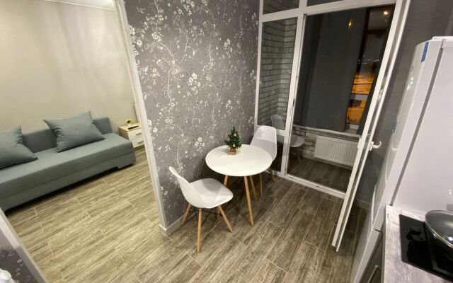 Na Ulitse Aleksandra Polina 1 Apartments