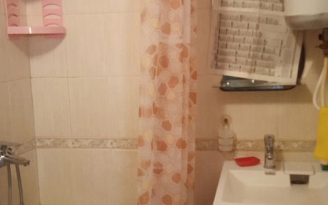 Tryokhkomnatnaya V Posyolke Ordzhonikidze Flat