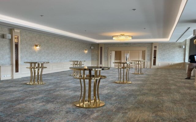 Astoria Grand Hotel