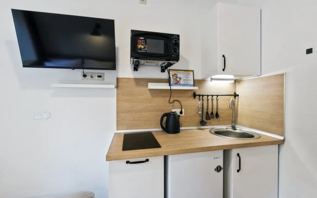 1 Revolyutsionnyij prospekt 25/12 Flat
